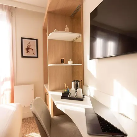 Mercure Montparnasse Raspail 4*