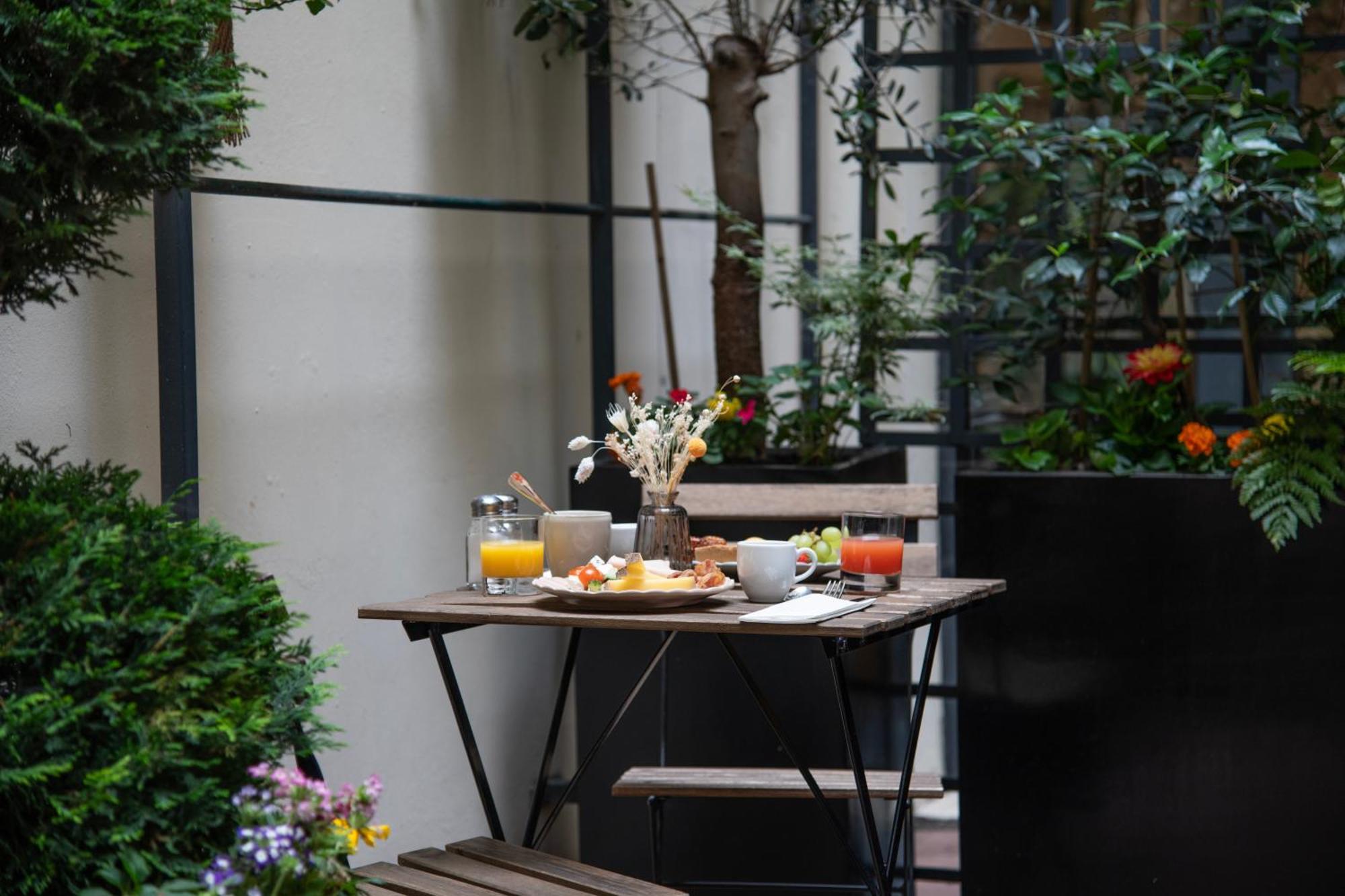 Mercure Montparnasse Raspail Hotel 4*