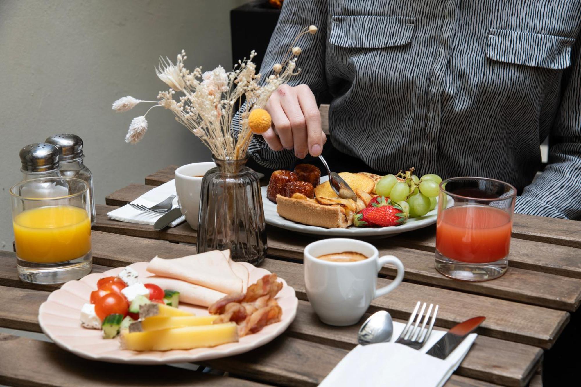 Mercure Montparnasse Raspail Hotel