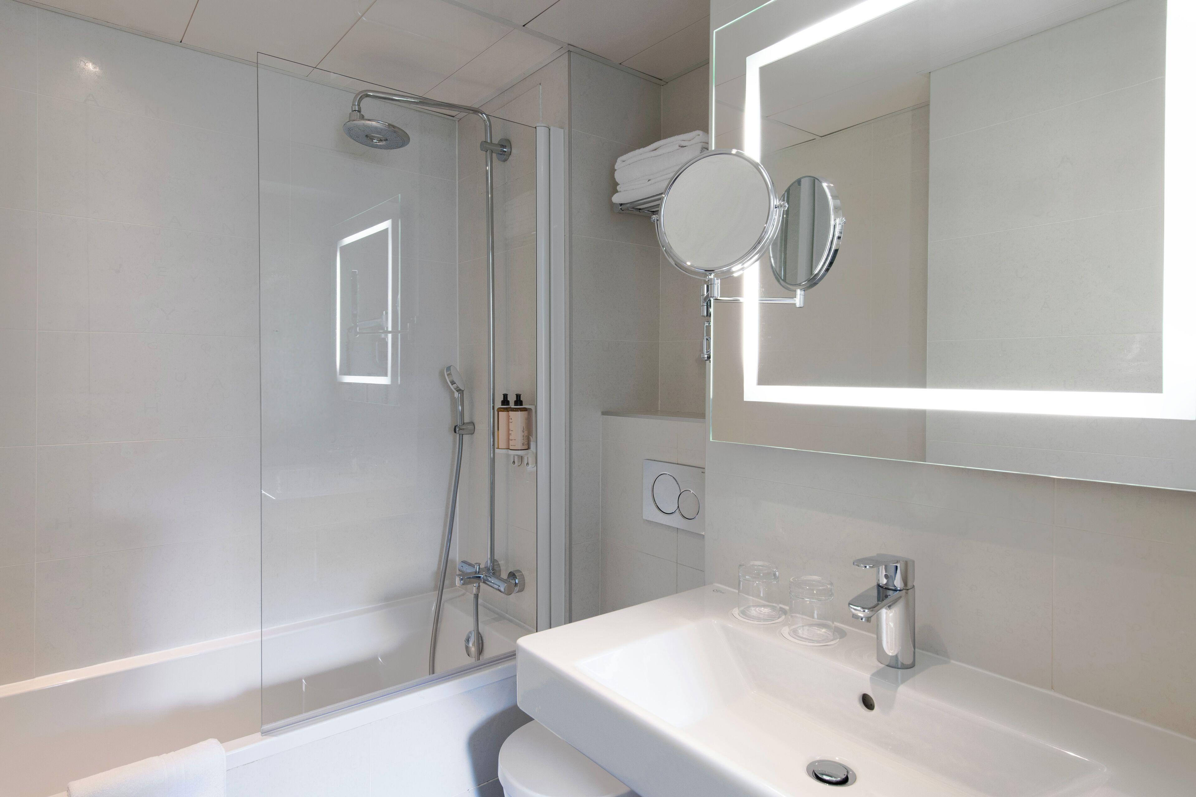 Mercure Montparnasse Raspail Hotel