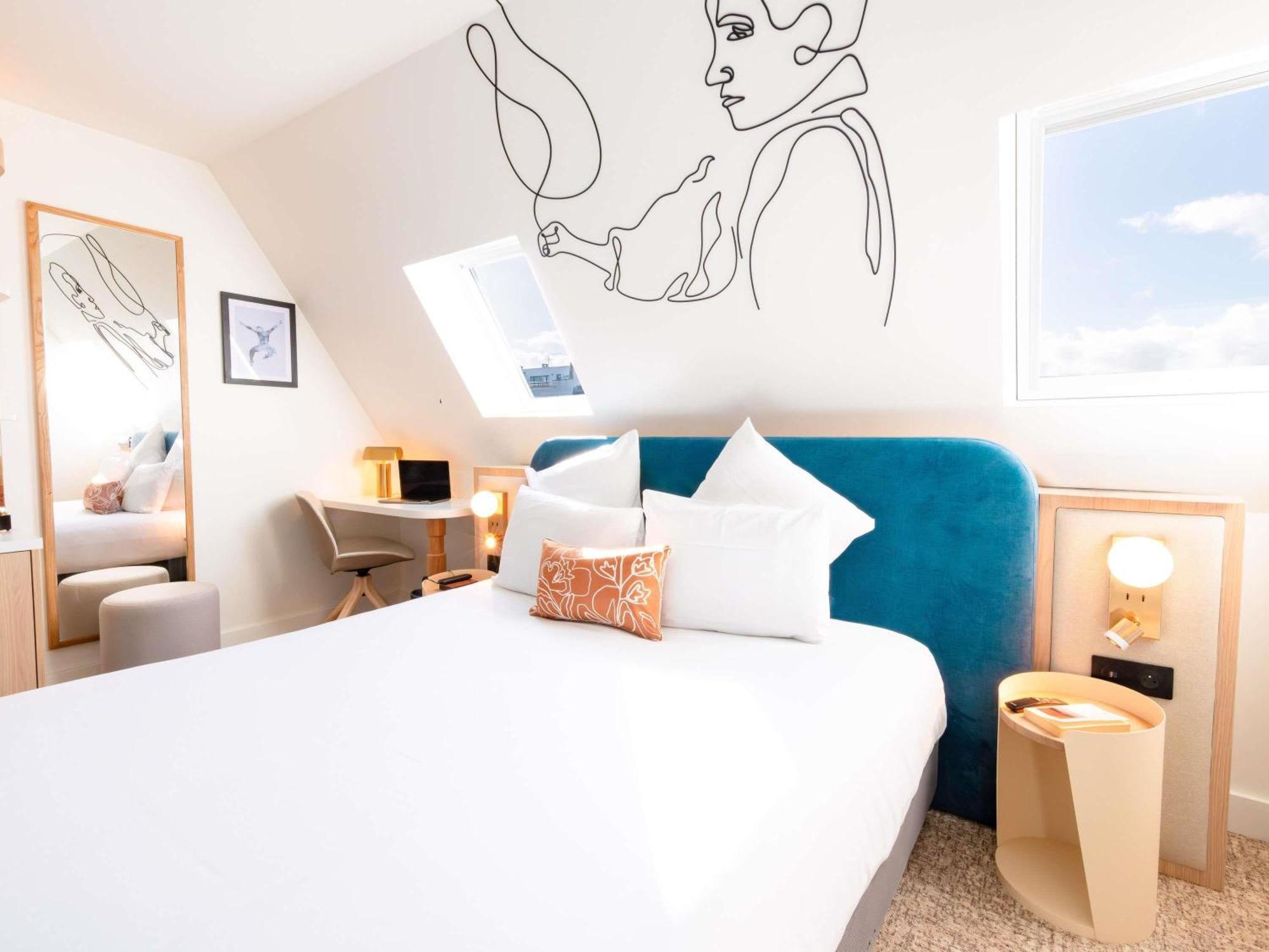 Mercure Montparnasse Raspail Hotel 4*