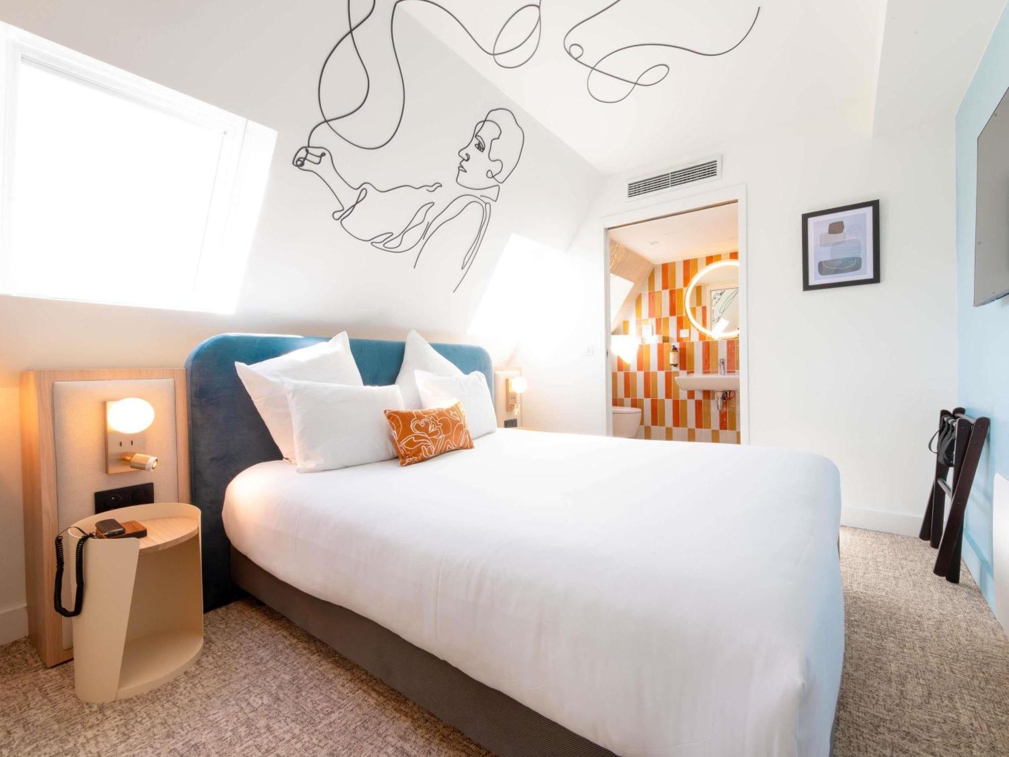 Mercure Montparnasse Raspail Hotel 4*