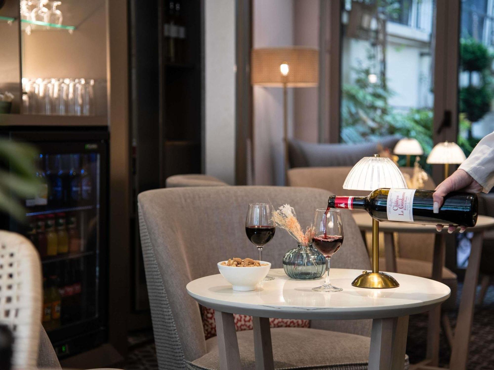 Hotel Mercure Montparnasse Raspail 4*