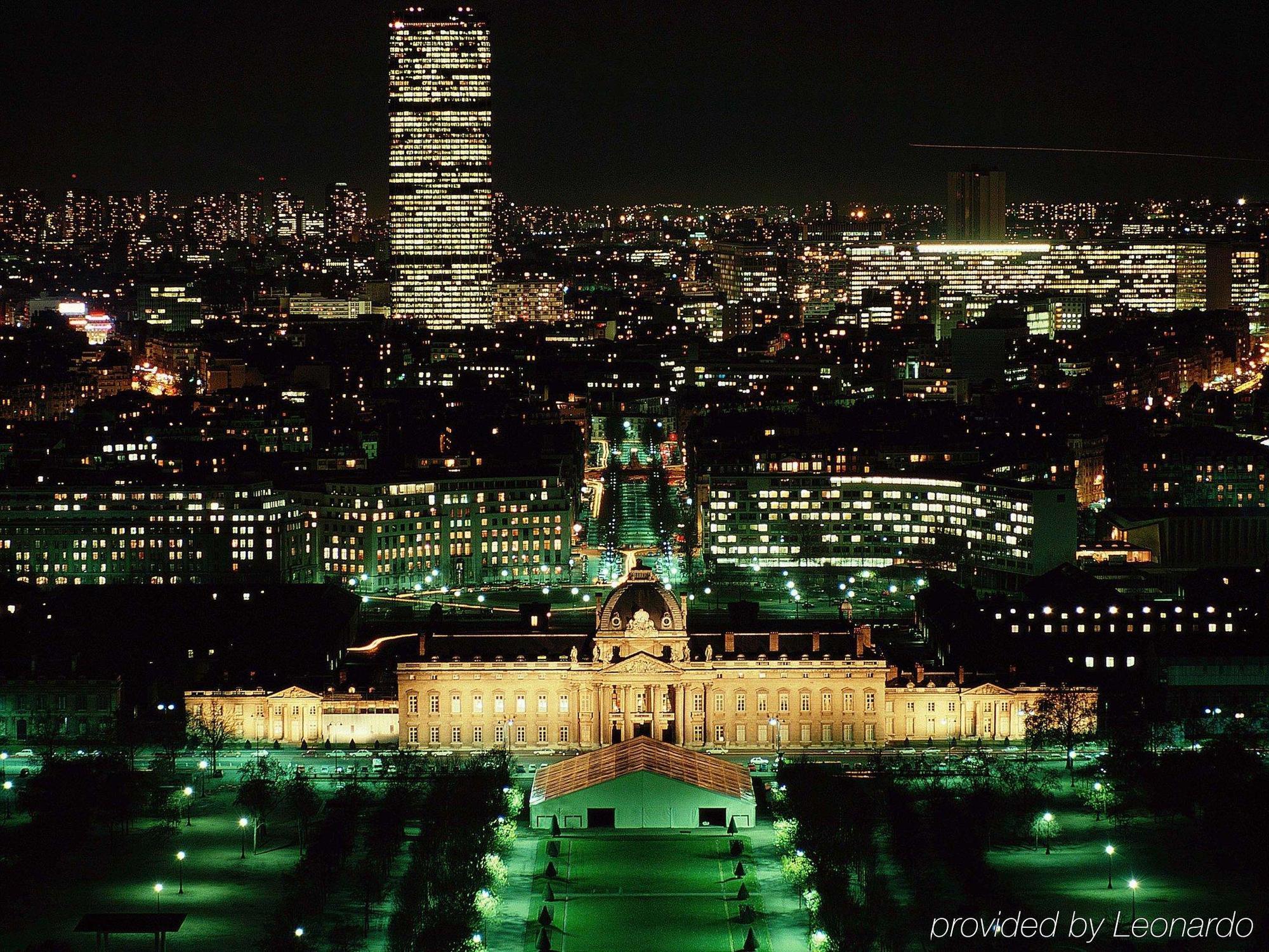 Mercure Montparnasse Raspail Hotel 4*